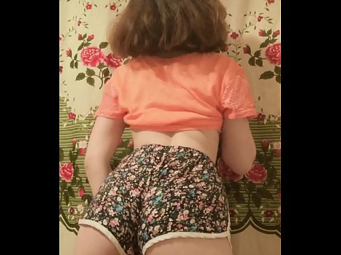 ❤️ Sexy jonge babe dy't har koarte broek op 'e kamera útstrielet Homemade porno by wy ️❤