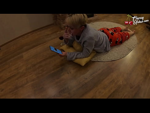 ❤️ Gekke blonde sûgje Enorme lul dy't derop sûgje en stuiterje - Anale seks Homemade porno by wy ️❤
