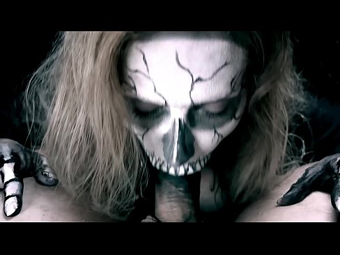 ❤️ Demon famke sûgje hoanne mei har swarte mûle en slikken cum. Homemade porno by wy ️❤